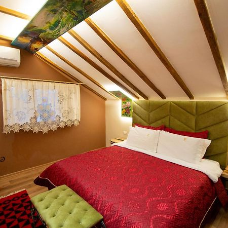 Vila Eden Boutique Hotel Korce Esterno foto