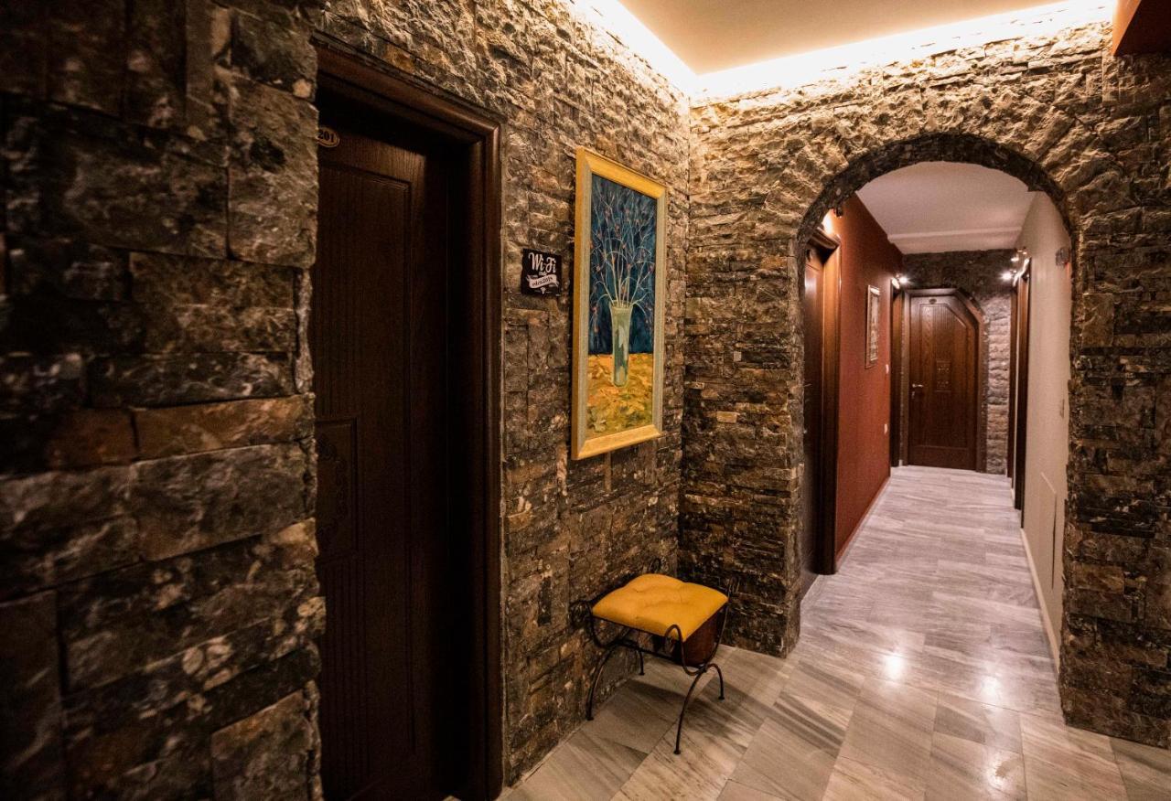 Vila Eden Boutique Hotel Korce Esterno foto