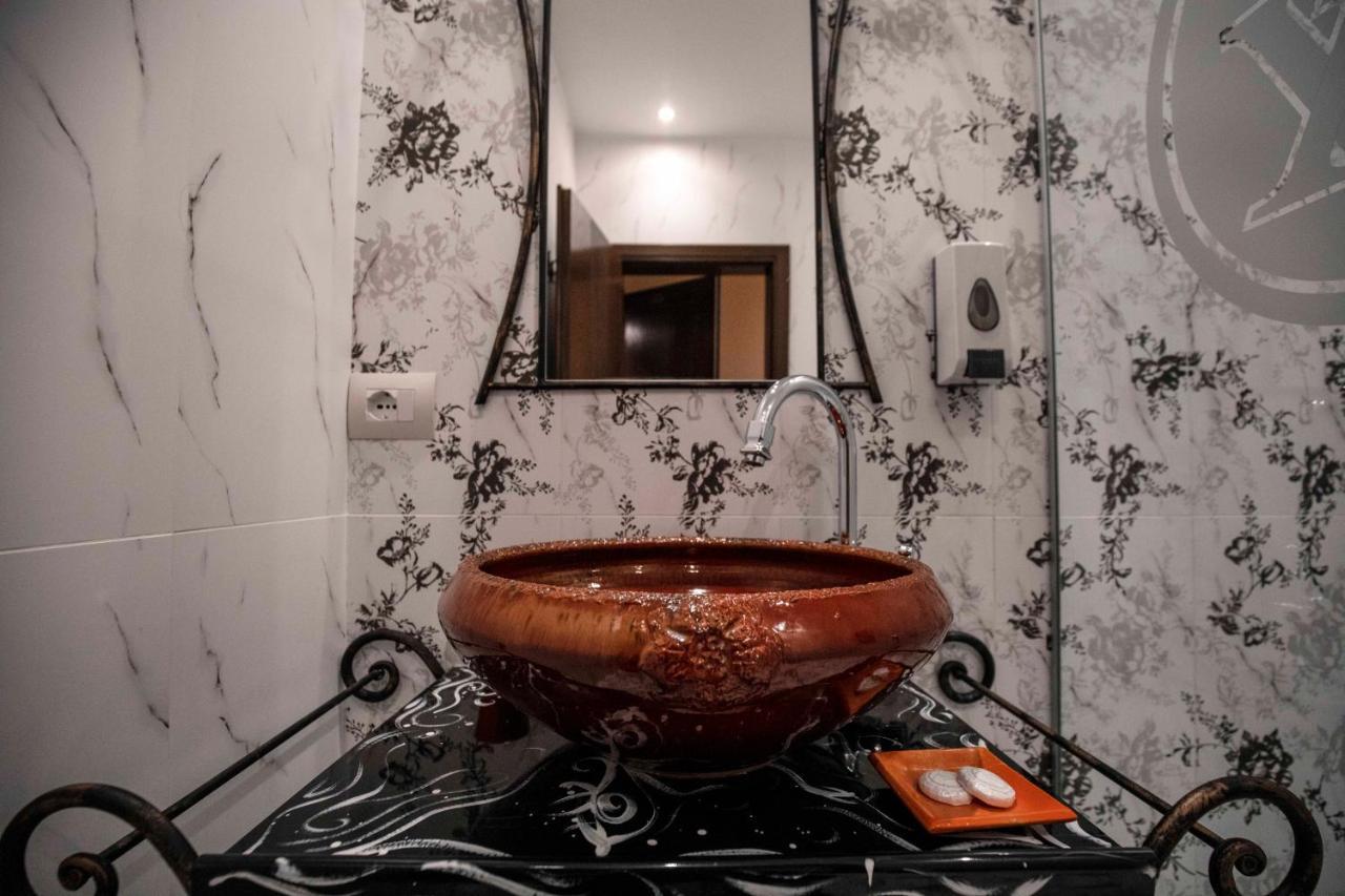 Vila Eden Boutique Hotel Korce Esterno foto