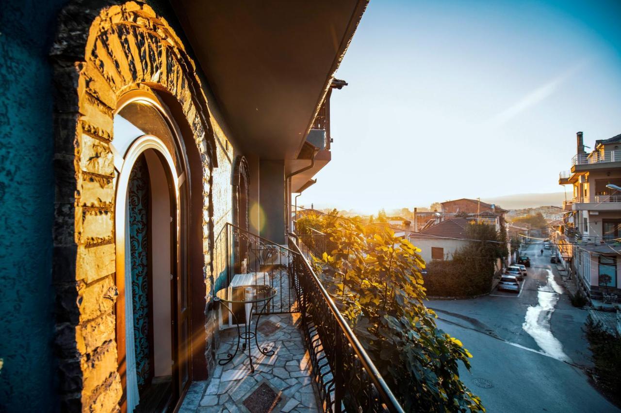 Vila Eden Boutique Hotel Korce Esterno foto