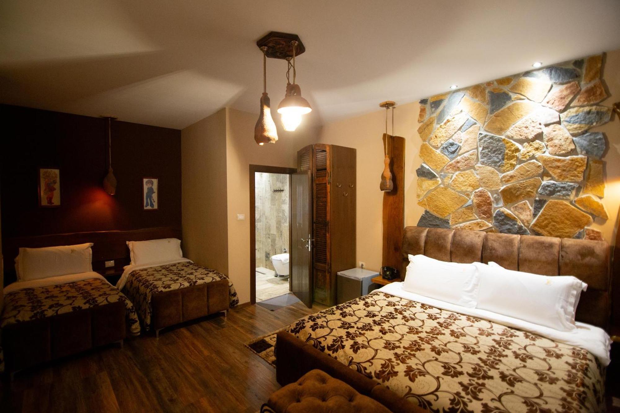 Vila Eden Boutique Hotel Korce Esterno foto