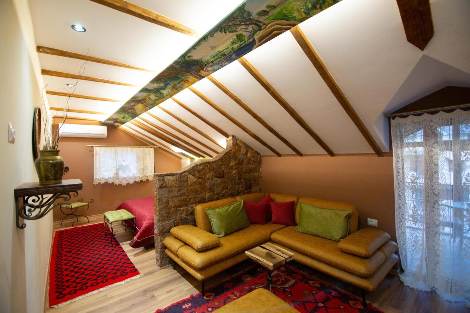 Vila Eden Boutique Hotel Korce Esterno foto