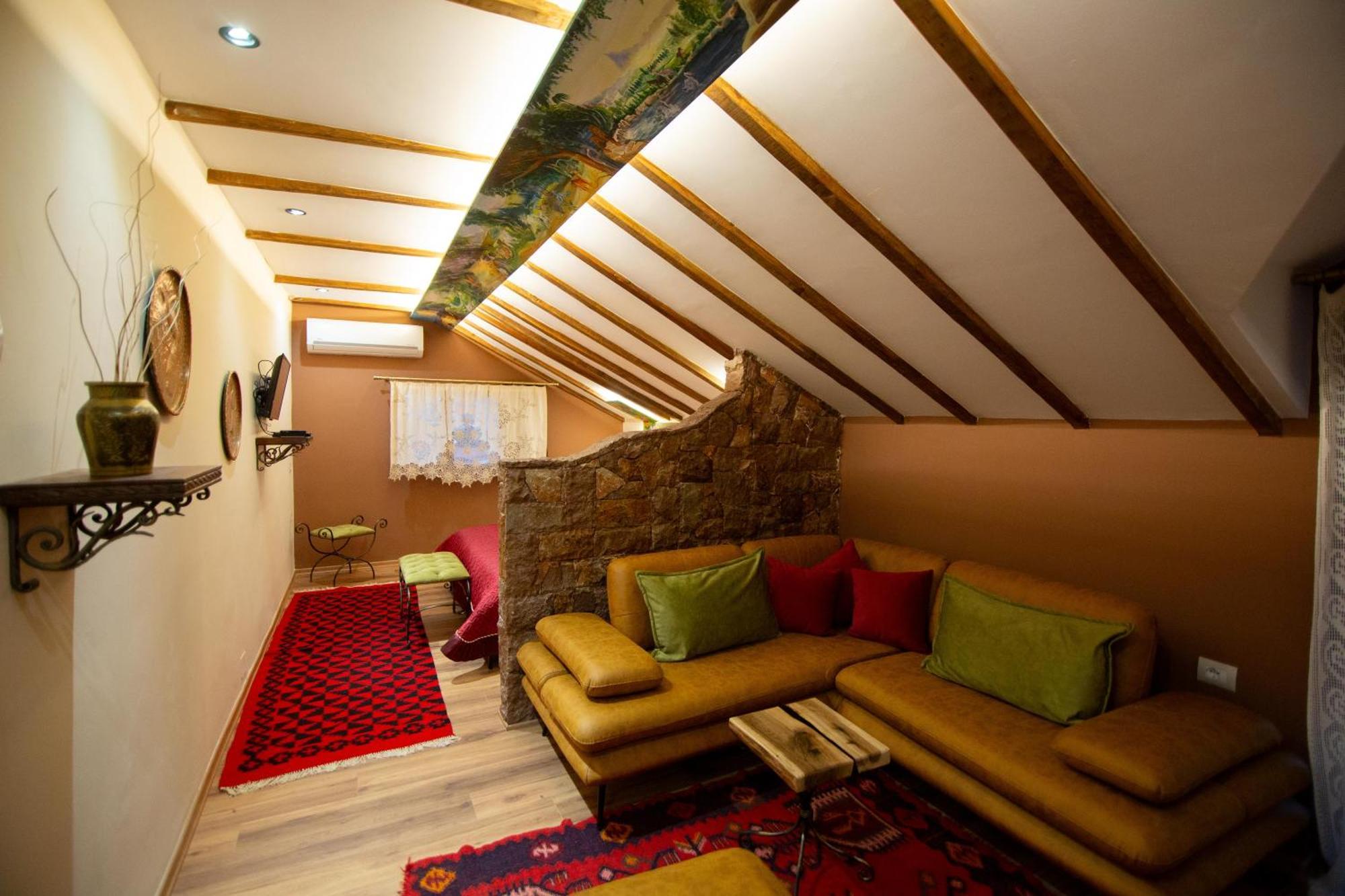 Vila Eden Boutique Hotel Korce Esterno foto